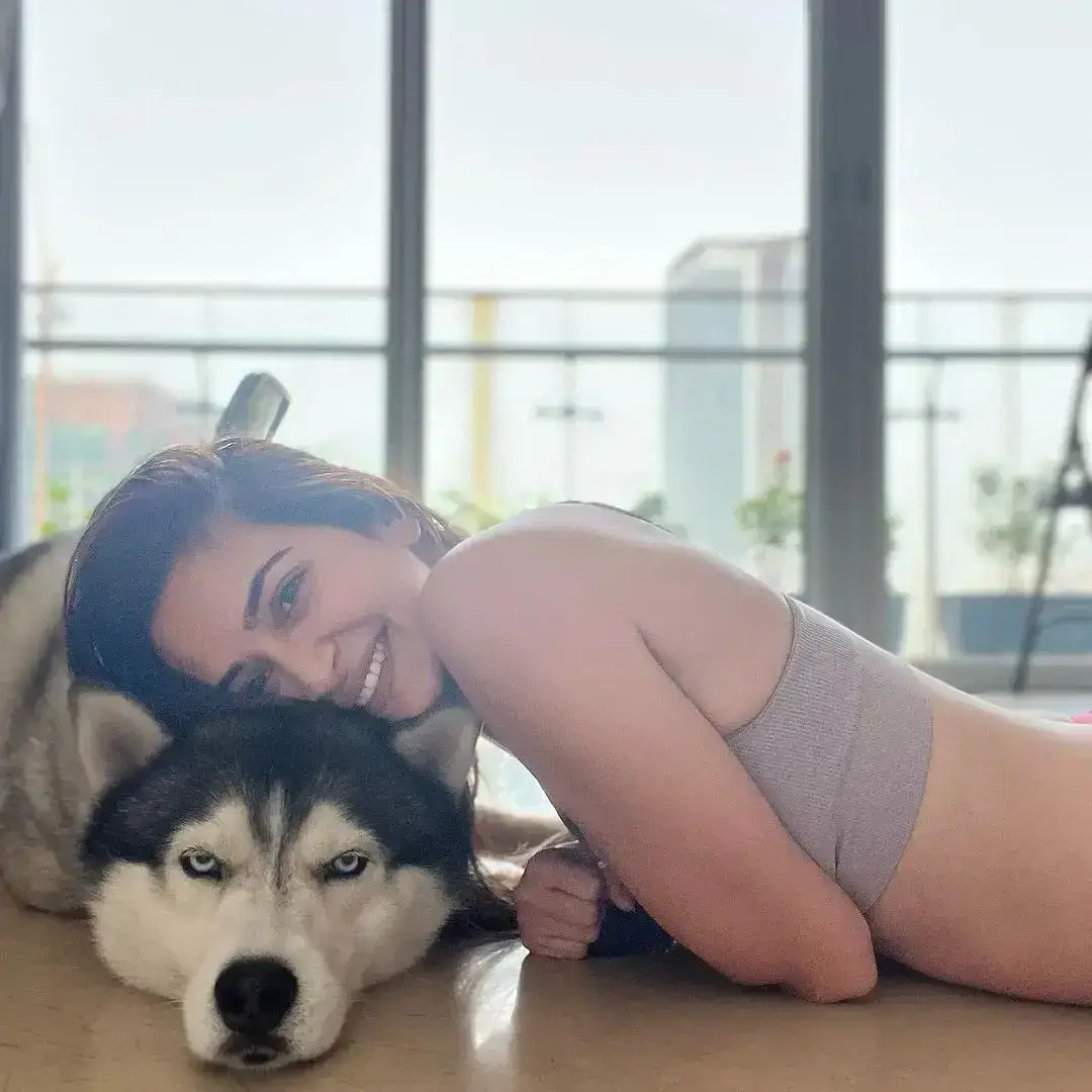 MODEL KRITI KHARBANDA PLAYING WITH HER PET DOG FUN IMAGES 2